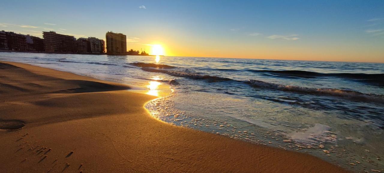 Beachside Apartment In Torrevieja Eksteriør billede