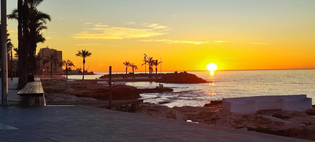 Beachside Apartment In Torrevieja Eksteriør billede