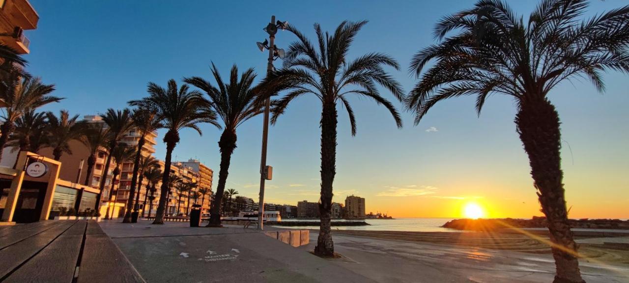 Beachside Apartment In Torrevieja Eksteriør billede