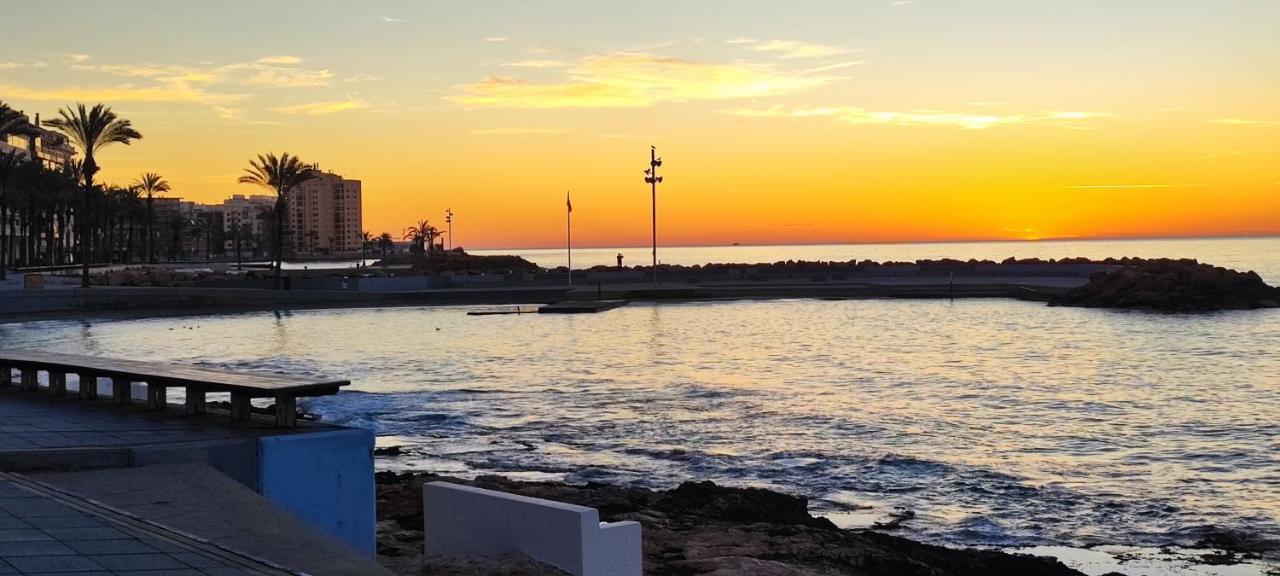Beachside Apartment In Torrevieja Eksteriør billede